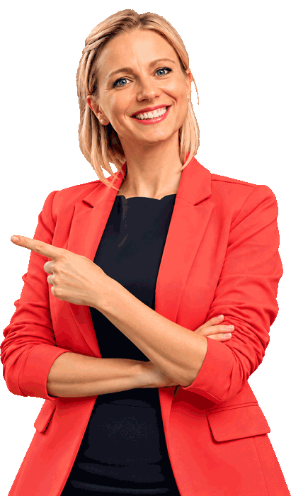 Jennifer Frenken im roten Blazer lächelt und zeigt auf den Button Webinar jetzt starten